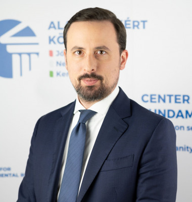 Péter TÖRCSI